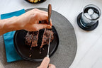 DURA LIVING Premium 4-Piece Steak Knife Set – Sharp Serrated Blades, Forged High Carbon Stainless Steel, Full Tang, Ergonomic Handle, Royal Blue – Ideal for Dining & Entertaining